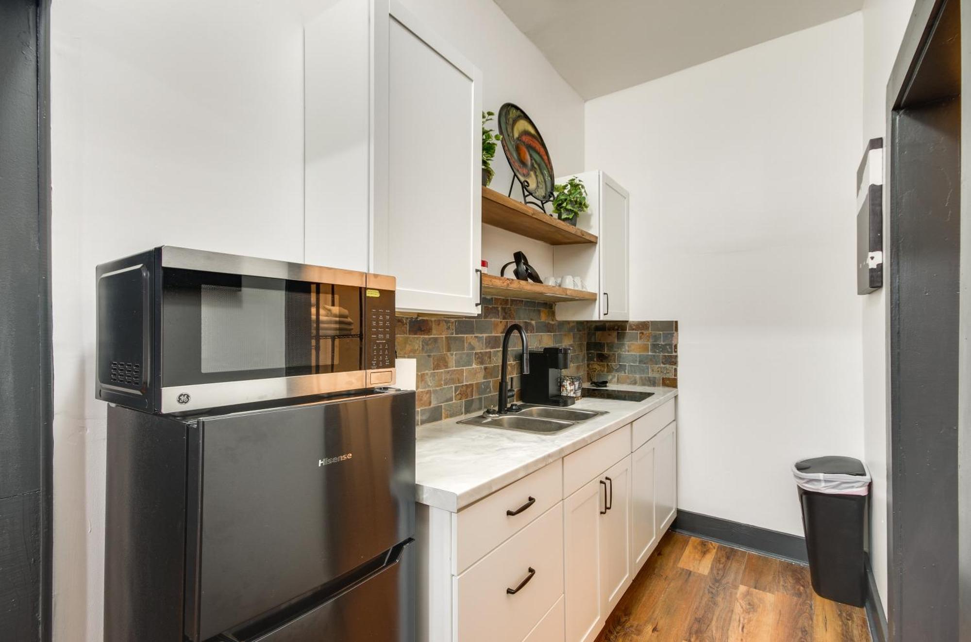 Modern Greenwood Studio Less Than 1 Mi To Downtown! Экстерьер фото
